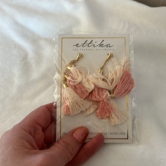 NWT Ettika daydreamer tassel 18k gold plated earrings - Picture 6 of 6